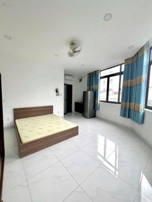 chính chủ cho thuê phòng 35m2 nhà mặt tiền full nội thất