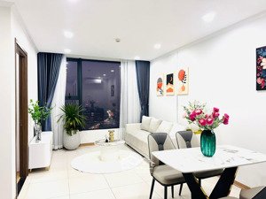 chính chủ bán căn hộ 2 ngủ 2 vệ sinh chung cư rose town ngọc hồi sổ đỏ lâu dài 66m2