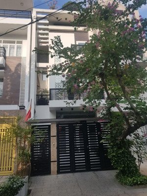 bán nhà ngộp trương quyền - p6 - q3 đang cho thuê 21tr/th. dt 80m2, 4tỷ550tr, nằm sát cv lê văn tám