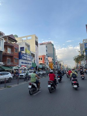 nhà siêu chắn chắn chủ tự xây - 3 tầng - 60 m2 - sổ vuông vứt - 10 bước chân ra mặt tiền