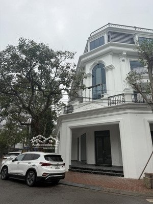 chính chủ gửi bán biệt thự mặt hồ kđt sài đồng, long biên 230m mt 18m giá 83 tỷ