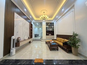 bán nhà xây độc lập chắc chắn mặt ngõ trần nguyên hãn..ngõ to rộng. xem 5 tạ đậu cửa.vị trí đẹp