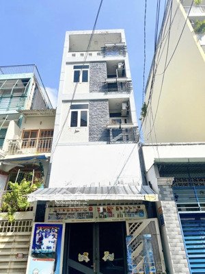 mặt tiền sát ngã 4 phú nhuận 4.3x10 trệt 5 lầu 6pn vừa ở vừa kd chỉ 9,9 tỷ còn thương lượng