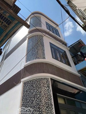 bán nhà 4 phòng ngủ , 4 lầu , đường lý thái tổ quận 10 , chỉ 5 tỷ 550 triệu