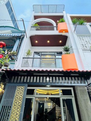 gía siêu hời ! bán nhà riêng tại huỳnh tịnh của, q3, dt 48m2, giá 3 tỷ 900tr, cho thuê 25, sổ riêng