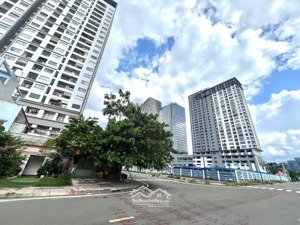 nhà mặt tiền bờ kè văn thánh đường nguyễn văn thượng ( d1 cũ )