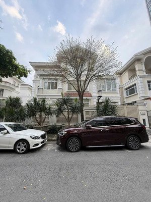 giá tốt villa đơn lập mỹ văn 2 - phú mỹ hưng, ngang 18m sâu 16m, dt đất 288m2, dt sàn 350m2