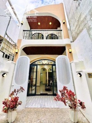 bán nhà giá siêu hời tại đông hồ, q10. giá 3,7 tỷ, dt gần 71 m2, cho thuê 16tr/ thang