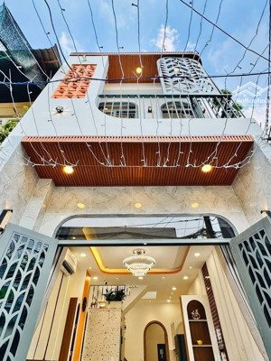 nhà ngộp cần bán đường oto nguyễn tri phương-p9-q5. giá 3tỷ490/68,5m2 gần chợ an đông,cho thuê 17tr