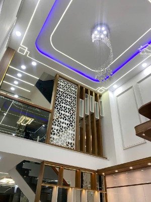 gia đình 3 thế hệ ở thì quá tuyệt - 1 trệt 4 lầu - 4pn - full nội thất - chỉ 6t nhỉnh