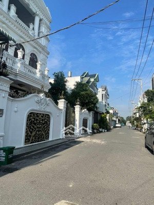 ngay ngã 5 vĩnh lộc, gấp bán chỉ chưa tới 6tỷ, xe hơi đậu trước nhà, dọn vào ở ngay