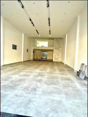 cho thuê mặt bằng đường ngũ hành sơn . 385 m2 . thông suốt