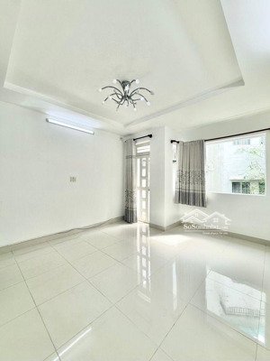 siêu vị trí,siêu diện tích,siêu giá tốt nhà 4 tầng mới tinh vào ở ngay. chủ cần bán nhanh.