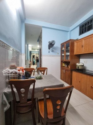 bán nhà quận 10. cmt8. hẻm ôtô 7 chỗ đến cửa. 7 tỷ 99.