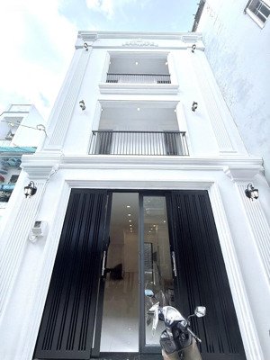 nhà 958/ lạc long quân f8 tân bình, 6x12m, 3 tầng, 4pn , giá 8.8 tỷ tl