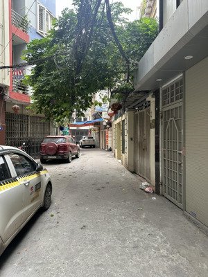 nhà dân xây-diện tích rộng lô góc 3 thoáng -khung cột chắc chắn -ô tô tận nhà-giá cực tốt