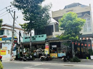 bán nhà lô góc mặt tiền huỳnh văn luỹ