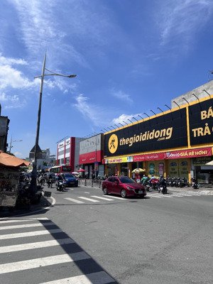 bán nhà lô góc mặt tiền dương bá trạc, dt 61m2, nội thất cao cấp, xe hơi đỗ cửa, nhỉnh 8 tỷ