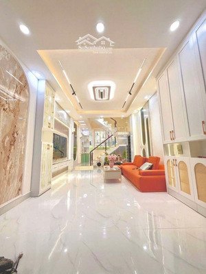 hiếm! nhà 2 lầu sân thượng/3 pn- có sân xe- lâm văn bền- ngay cư xá ngân hàng- 3.5x 12m-đầy đủ ntcc