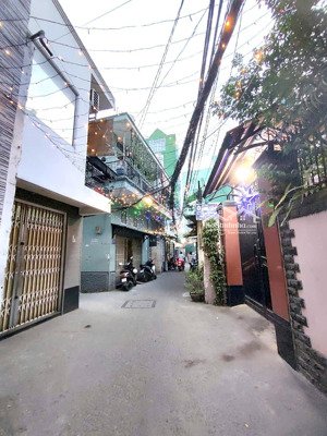 khu phan xích long 2 tầng 3pn, có pn trệt, 34m2, giá 5.95 ty