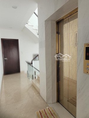 6 tầng 1 hầm mặt tiền khu đường hoa phan xích long, 6.3x17 vuông vức, 52 tỉ.