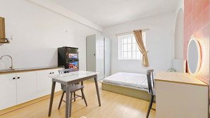 chdv nhà xe rộng + thang máy , bảo vệ, hệ thống pccc đầy đủ nội thất như hình gần chợ bà chiểu