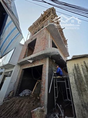 bán nhà mới đang hoàn thiện 3 tầng tại quỳnh cư, ngõ ô tô