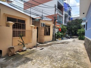 bán nhà khu vip hxh thông (đường b) luỹ bán bích 171m2 c4 đang cho thuê phòng 15tr/tháng.