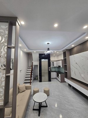 võ chí công- lạc long quân- 5 tầng- thang máy- full nội thất- 40m2- nhà mới - 50m ra mặt phố