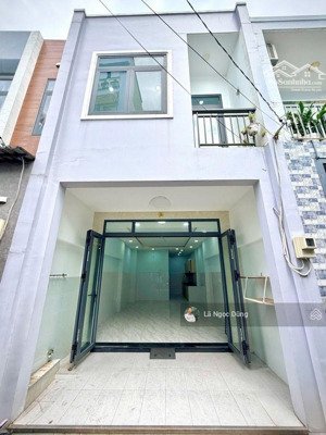 bán nhà 2 tầng- gần bệnh viện, trường học, 4x12, hẻm xe hơi, giá chỉ 4 tỷ x xíu xiu !!!