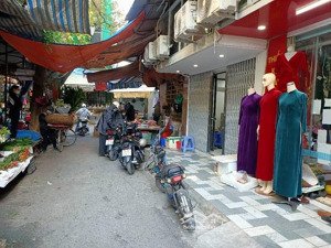 ô tô tránh- kinh doanh đa dạng- nhà mặt chợ tam trinh- giá chỉ hơn 1 tỷ.