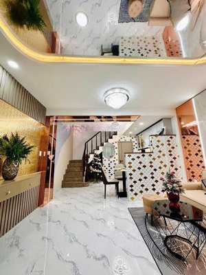 nhà 5 tầng 3pn 3wc sát mặt tiền trường sa quận 3 cần bán