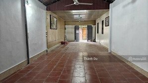 cho thuê kho xưởng kinh doanh, tư đình 100m2 có 30m2 gác xép, trước nhà 2 ô tô tránh đỗ giá 10 tr