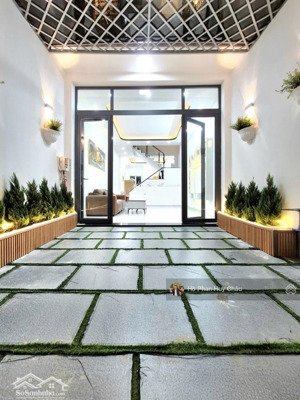 nhà 3 tầng btct nở hậu đẹp - xe hơi ngủ trong nhà - nhà mới full nội thất - mt hẻm xe hơi quay đầu