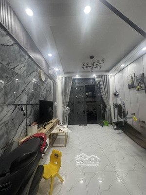 bán nhà đẹp quận 6 48m2 ô tô đỗ trước cổng cách 1 căn ra hẻm lớn