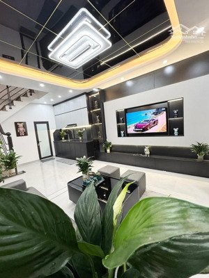 bán nhà riêng đê la thành 38m - 5t - mt 3,8m - 7,6 tỷ. nhà đẹp ở ngay, gần chợ, tiện ích, an sinh.