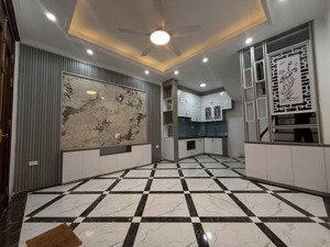 bán nhà lạc long quân, 4 ngủ, gần ô tô, sát phố, trước nhà thoáng sáng, 43m2, 11 tỷ.