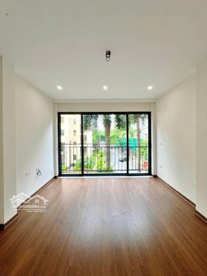 bán nhà phố vũ hữu: dt: 53m.5tầng.mt:3,9m. giá: 18,6 tỷ