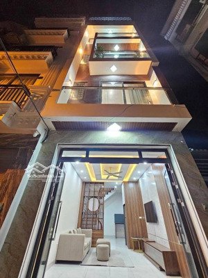 bán nhà phố hoa lâm, long biên 35mx5, mặt tiền 4m, giá 8ty2. nhà mới, đẹp, full nội thất,