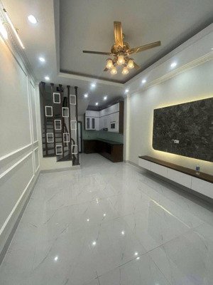 bán nhà trung tâm huyện hoài đức - vân canh ngõ rộng - gần ô tô diẹn tích 31 m -5 tầng đủ công năng