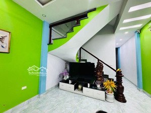 chính chủ gửi bán nhà 3 tầng 80m2 tại thôn vệ - nam hồng. ngõ thông - ô tô ngủ trong nhà.