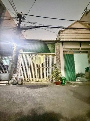 bán đất tặng nhà đường nguyễn văn tăng sát ubnd phường -chỉ 5,5 tỷ vị trí vàng: gằn ubnd p