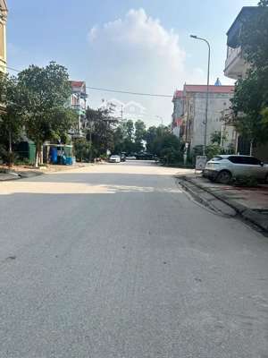 cần bán đất làn 2 bệnh viện gia bình, 90m2, mt 5m, giá 3.95ty, khu dân trí cao, ô tô đỗ cửa