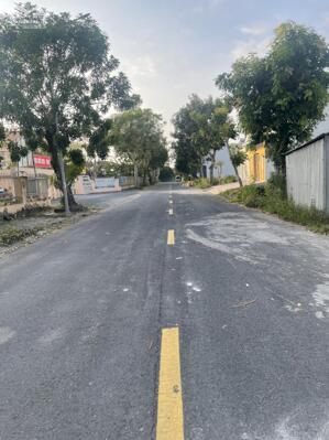 Bán Nền Ngang Cổng Trường Kinh Tế