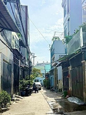 bán nhà hẻm xe hơi tỉnh lộ 10, kế tên lửa, dtsd 102m2, ngang 4.4m, 2 tầng, nhỉnh 5 tỷ