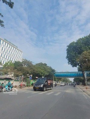 14.xx tỷ, nhà mặt phố, dt 42m2, 6 tầng thang máy, cạnh bệnh viện quân y 103 phùng hưng, hà đông