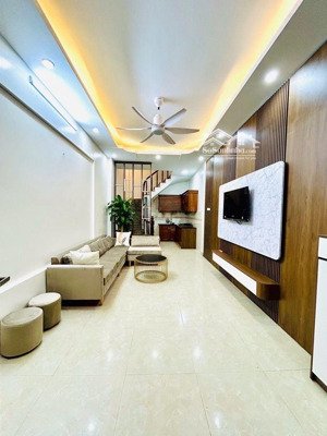 lĩnh nam - 35m2, 5 tầng - nhỉnh 6 tỷ - nhà mới đẹp - ô tô đỗ gần - ngõ thoáng - gần mặt phố