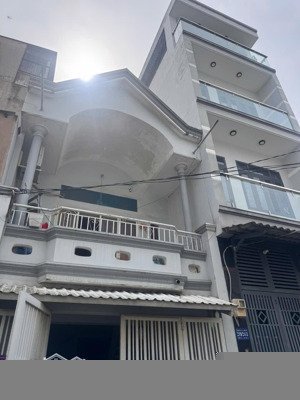 nhà hẻm 7m thông 2 đầu xe tải. cách vài bước chân ra mt 4 x 8m 1 lầu giá 3,99 tỷ