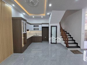 chính chủ gửi bán nhà ngọc hồi thanh trì, dt 60m2 nhà 4 tầng, giá hơn 6 tỷ ô tô đỗ
