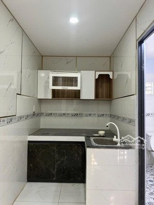 cần bán gấp căn ở gần mặt tiền chợ bình chánh